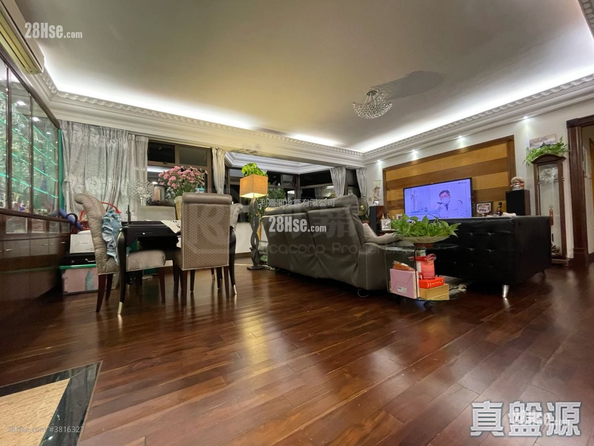 The Crescent Sell 3 Bedrooms 1,840 ft²