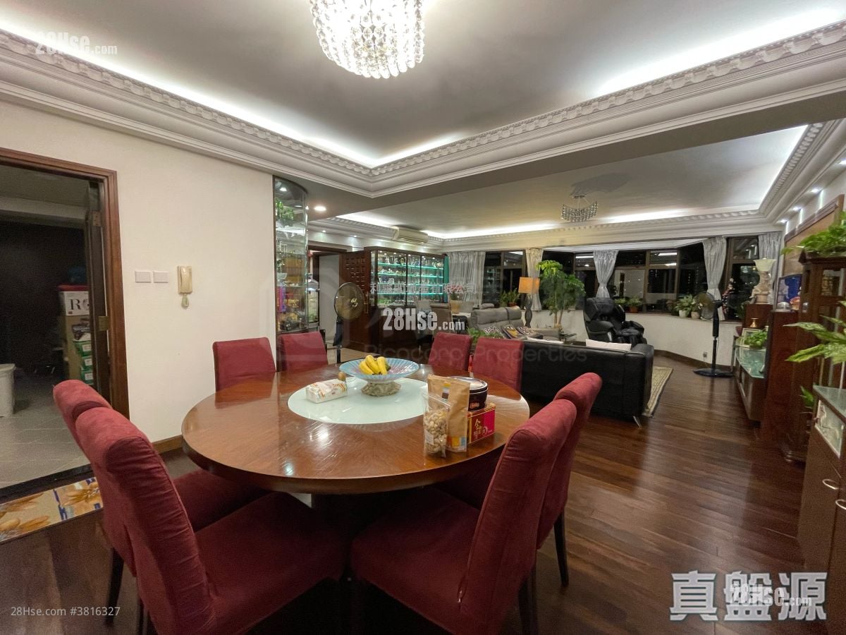 The Crescent Sell 3 Bedrooms 1,840 ft²