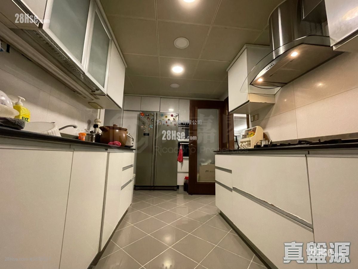 The Crescent Sell 3 Bedrooms 1,840 ft²