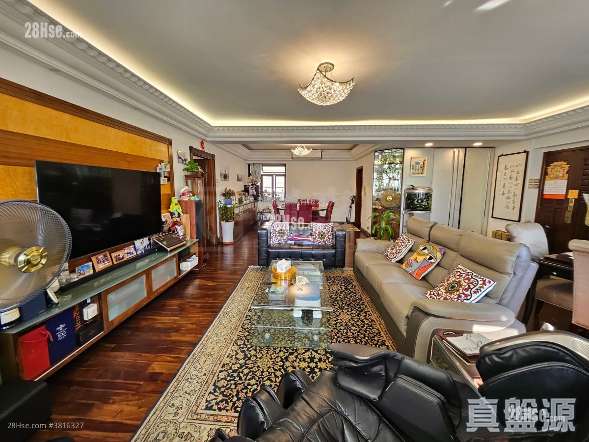 The Crescent Sell 3 Bedrooms 1,840 ft²