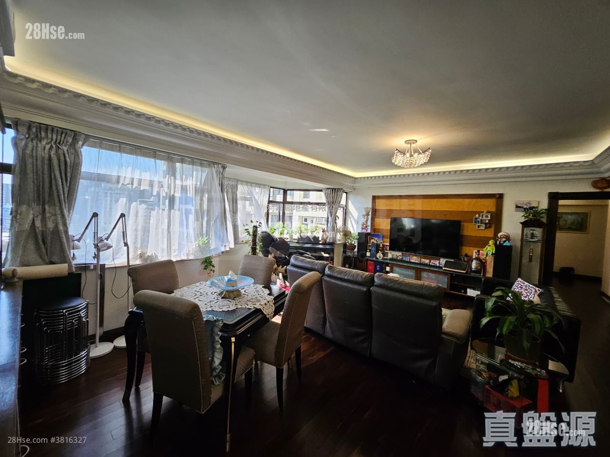 The Crescent Sell 3 Bedrooms 1,840 ft²