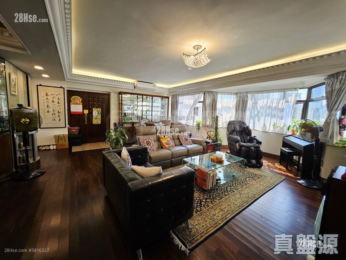 The Crescent Sell 3 Bedrooms 1,840 ft²