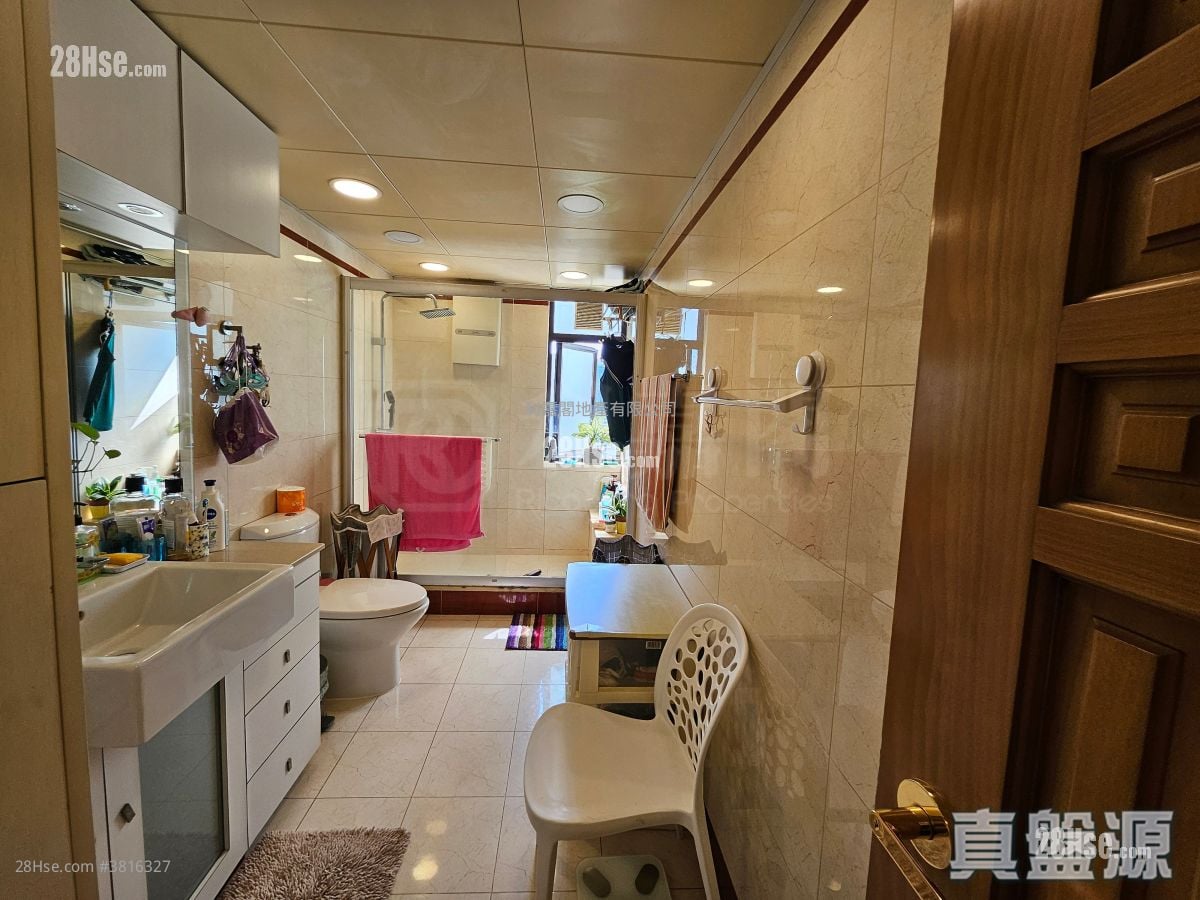 The Crescent Sell 3 Bedrooms 1,840 ft²