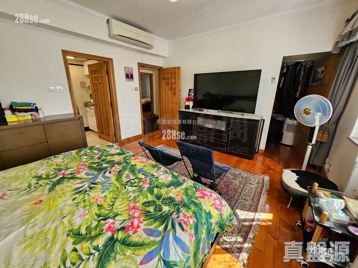 The Crescent Sell 3 Bedrooms 1,840 ft²