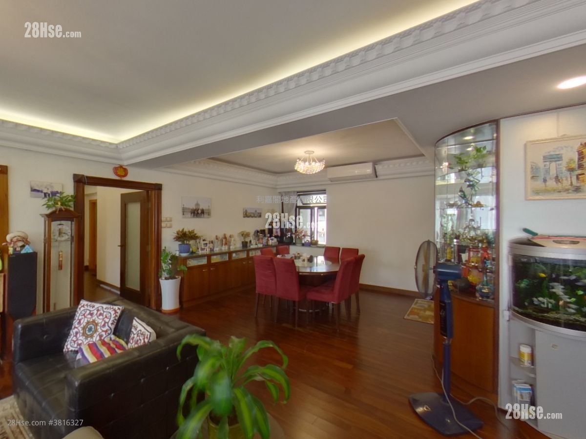 The Crescent Sell 3 Bedrooms 1,840 ft²