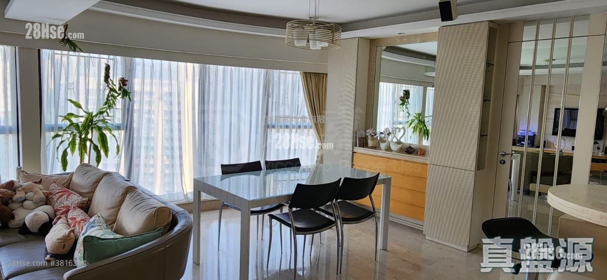 贺龙居 售盘 3 房 1,353 平方尺