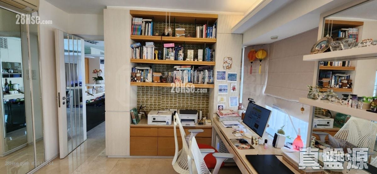 贺龙居 售盘 3 房 1,353 平方尺