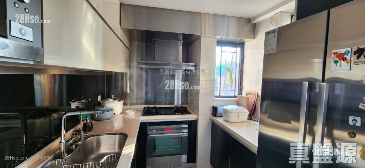 贺龙居 售盘 3 房 1,353 平方尺