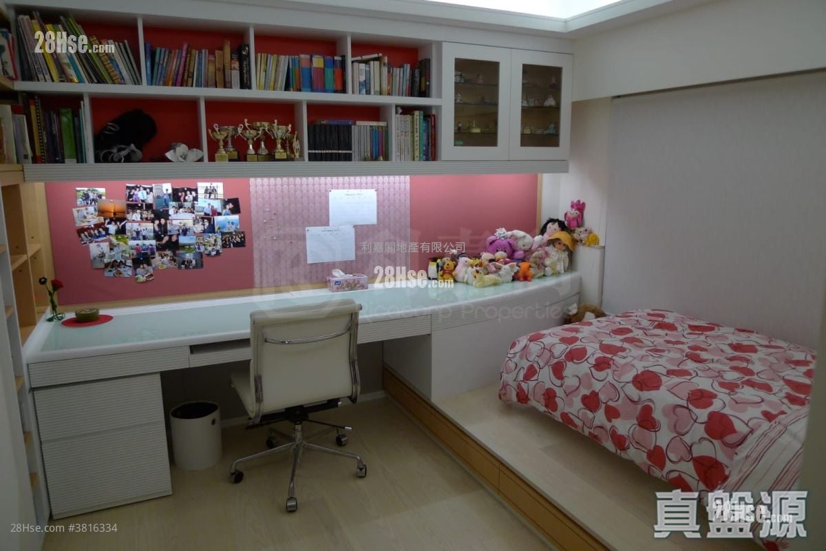 贺龙居 售盘 3 房 1,353 平方尺