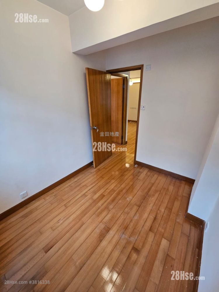 Man Hee Mansion Rental 2 Bedrooms , 1 Bathroom 503 ft²