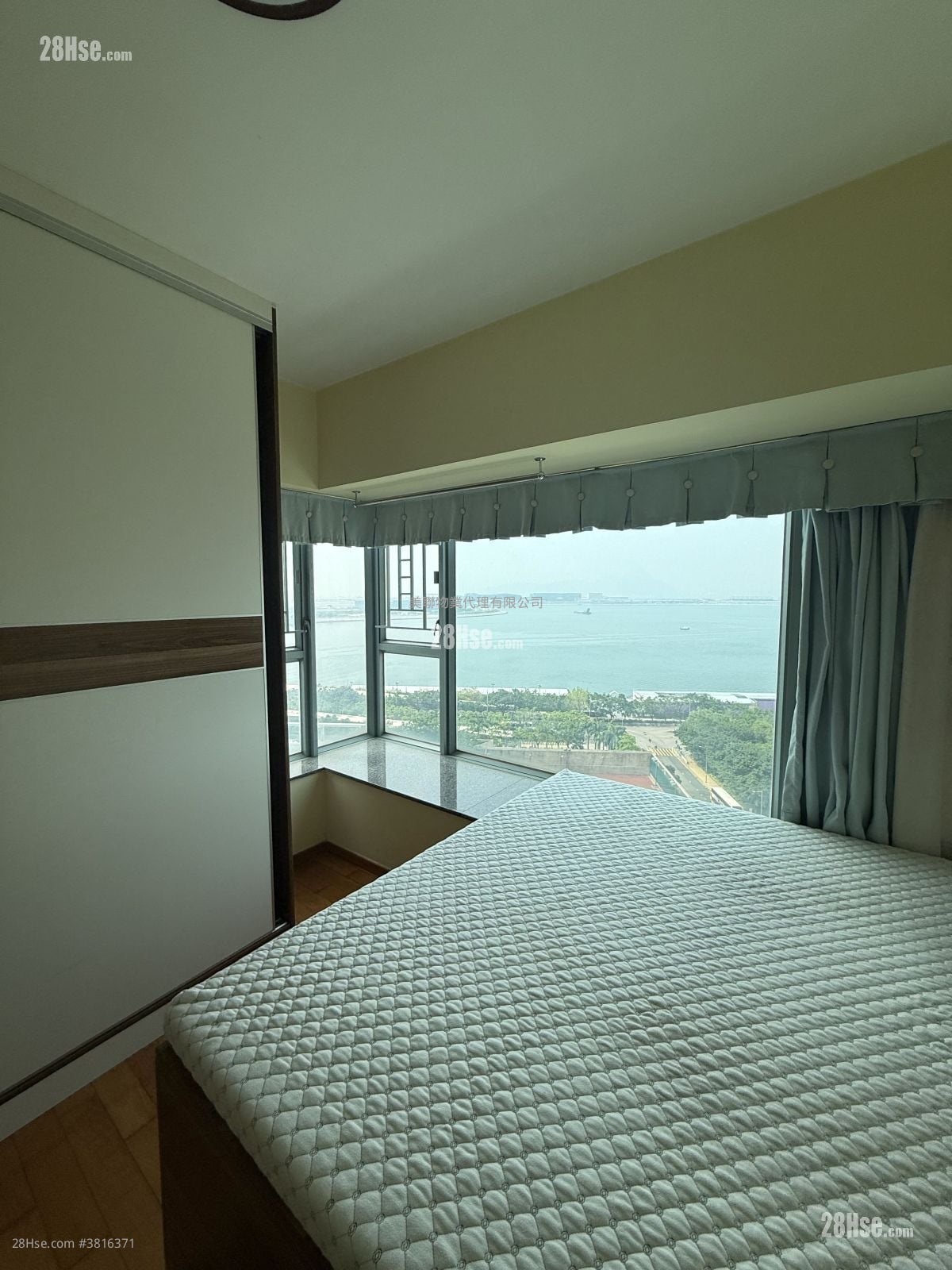 Seaview Crescent Sell 2 Bedrooms , 1 Bathroom 568 ft²