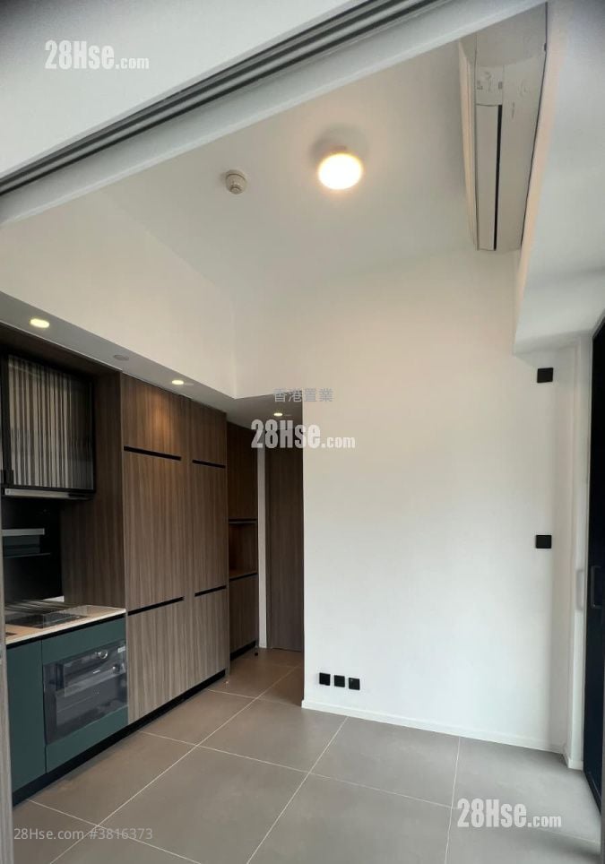 Larchwood Rental 1 Bedroom , 1 Bathroom 267 ft²