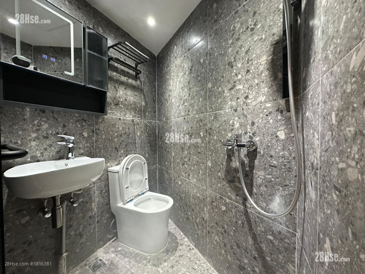 Tak Lee Building Rental Studio , 1 Bathroom 130 ft²