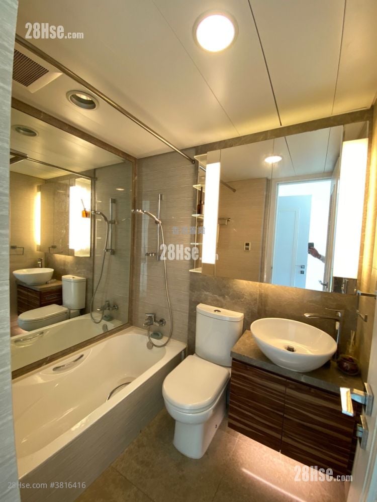 One West Kowloon Sell 4 Bedrooms , 3 Bathrooms 962 ft²