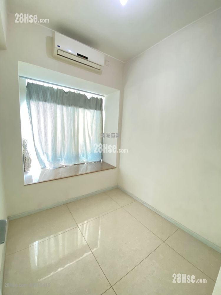 One West Kowloon Sell 4 Bedrooms , 3 Bathrooms 962 ft²