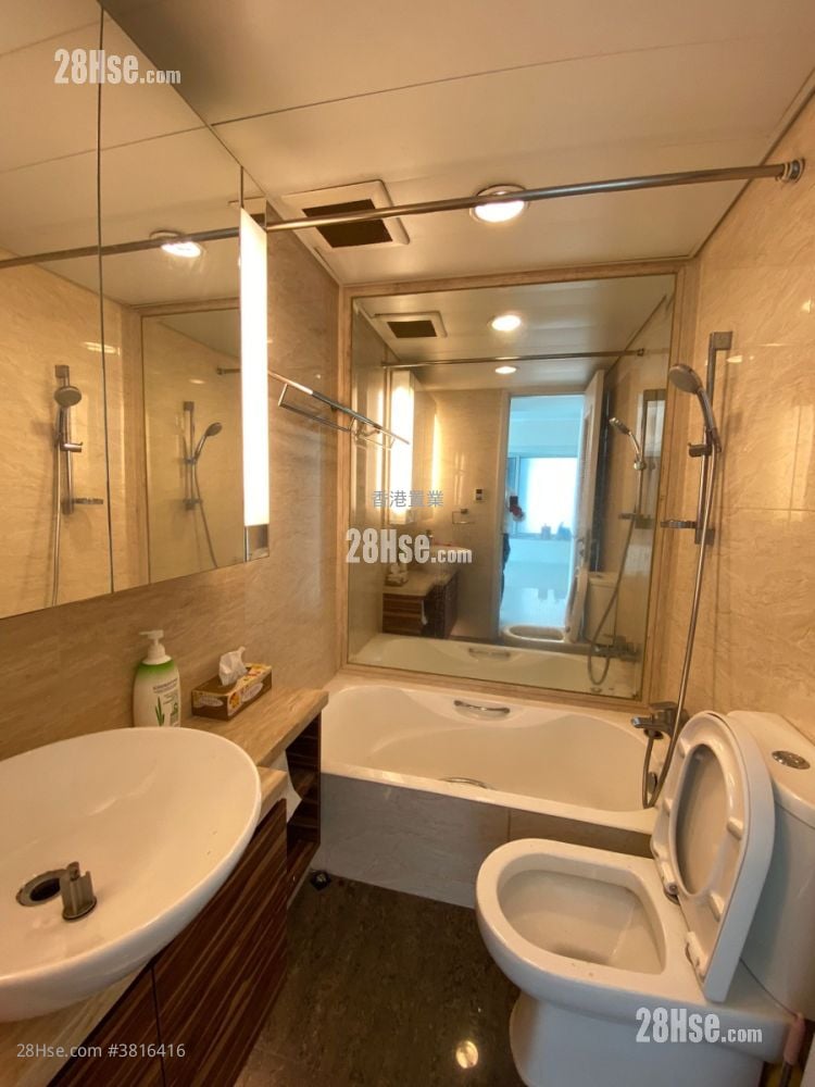One West Kowloon Sell 4 Bedrooms , 3 Bathrooms 962 ft²