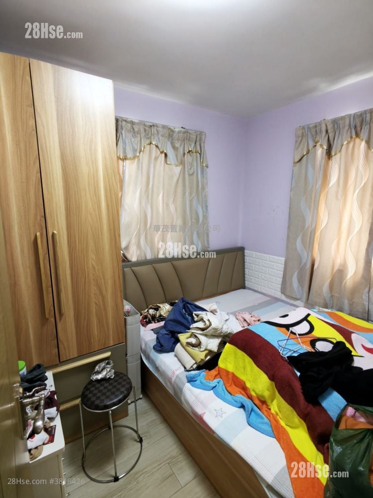 村屋 租盘 4 房 , 2 浴室 700 平方尺