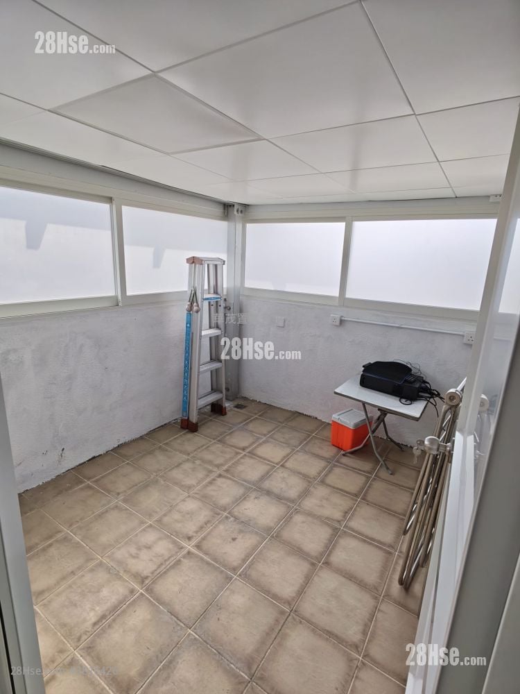 村屋 租盘 4 房 , 2 浴室 700 平方尺