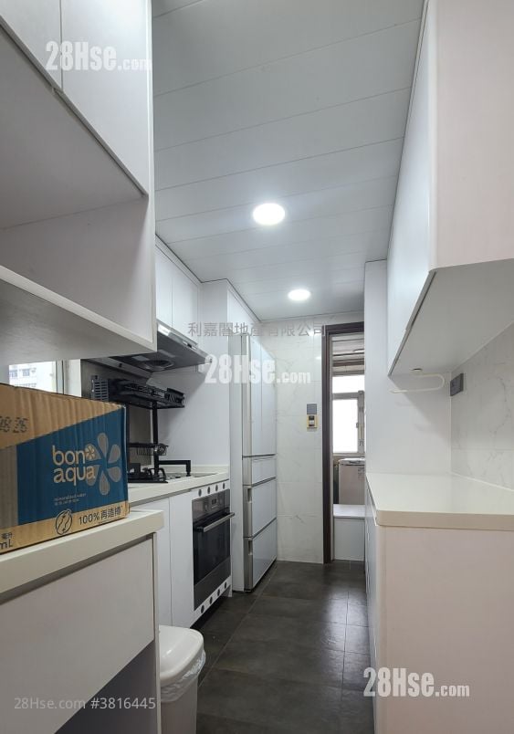 37 Village Road Sell 2 Bedrooms , 3 Bathrooms 732 ft²