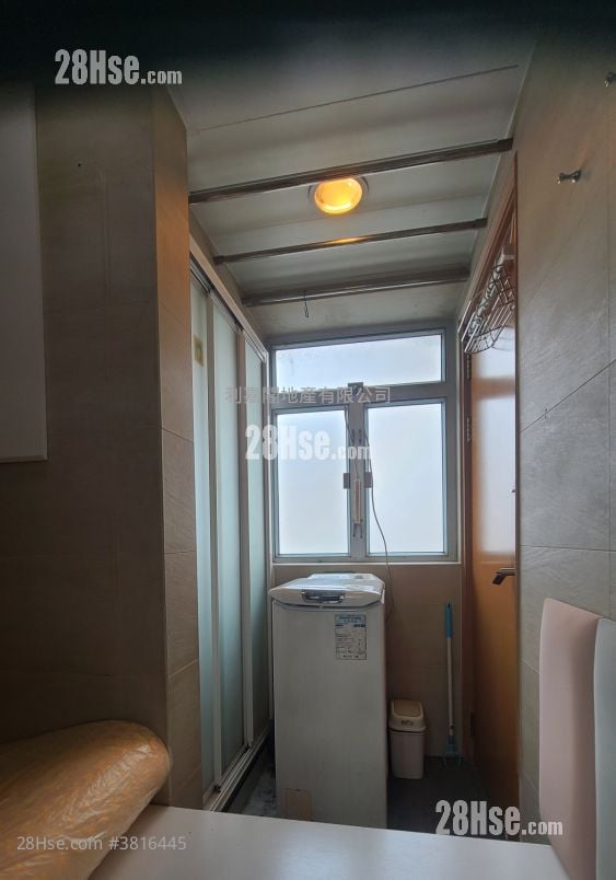 37 Village Road Sell 2 Bedrooms , 3 Bathrooms 732 ft²