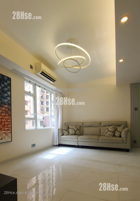 37 Village Road Sell 2 Bedrooms , 3 Bathrooms 732 ft²