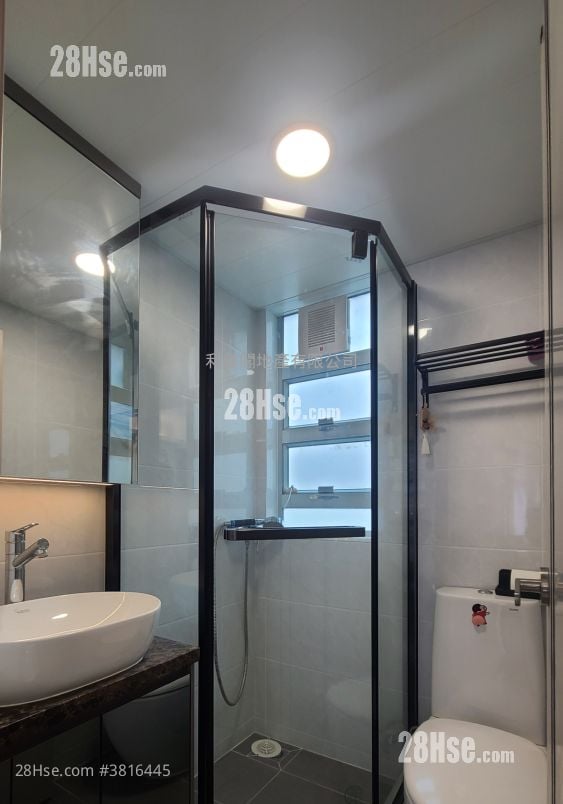 37 Village Road Sell 2 Bedrooms , 3 Bathrooms 732 ft²