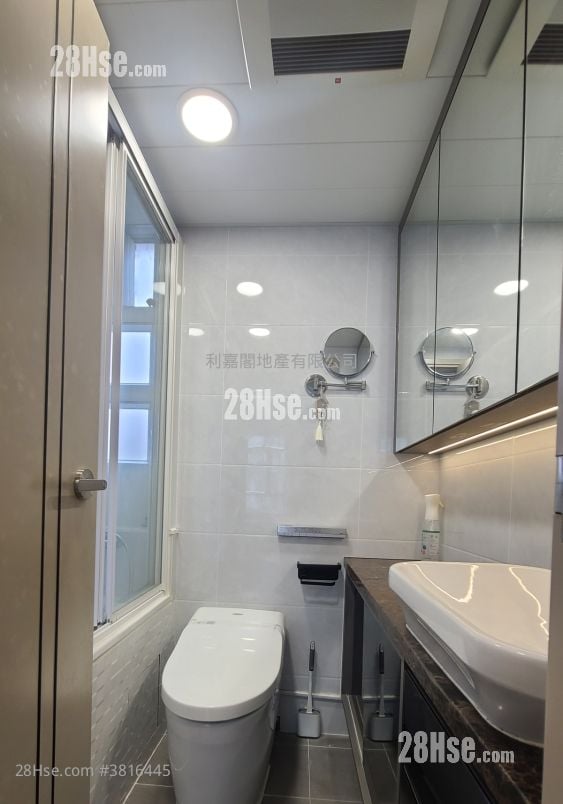 37 Village Road Sell 2 Bedrooms , 3 Bathrooms 732 ft²