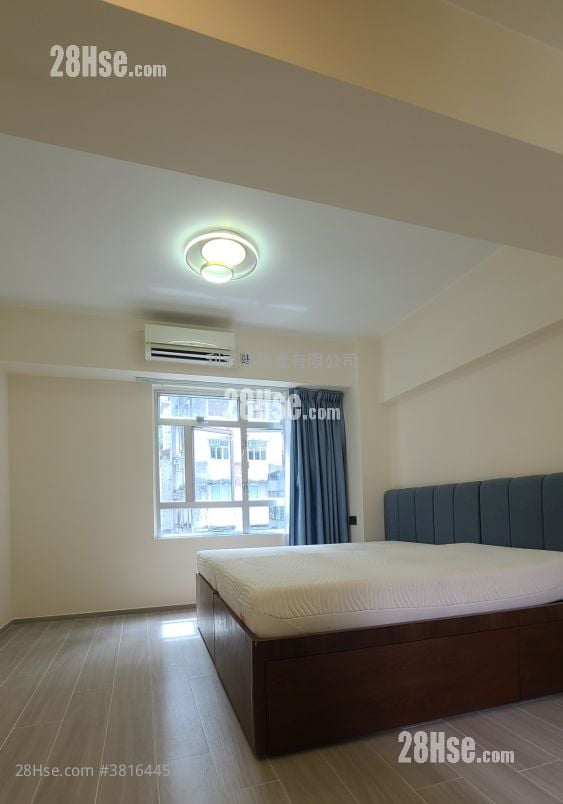 37 Village Road Sell 2 Bedrooms , 3 Bathrooms 732 ft²