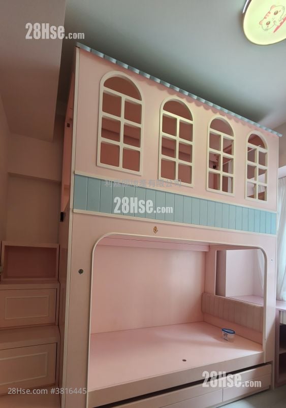 37 Village Road Sell 2 Bedrooms , 3 Bathrooms 732 ft²