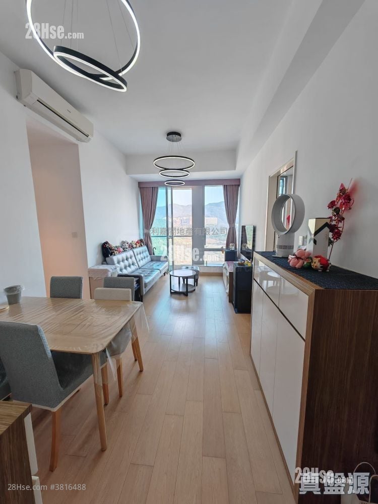 Savannah Sell 3 Bedrooms , 2 Bathrooms 697 ft²