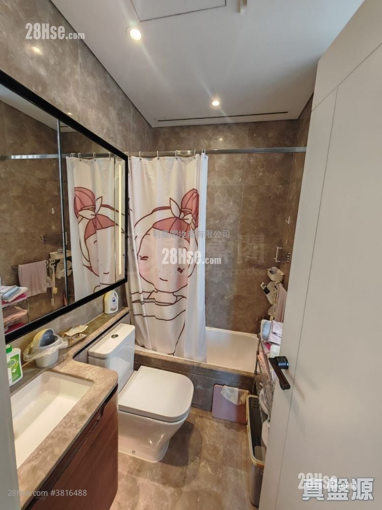 Savannah Sell 3 Bedrooms , 2 Bathrooms 697 ft²