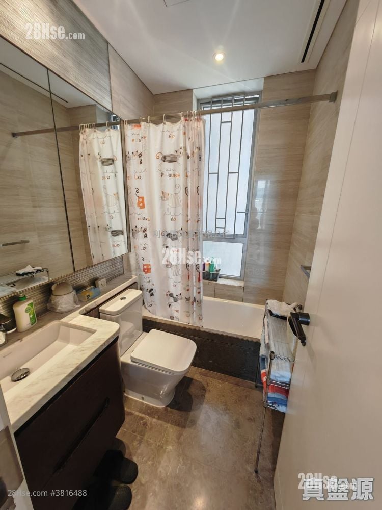 Savannah Sell 3 Bedrooms , 2 Bathrooms 697 ft²