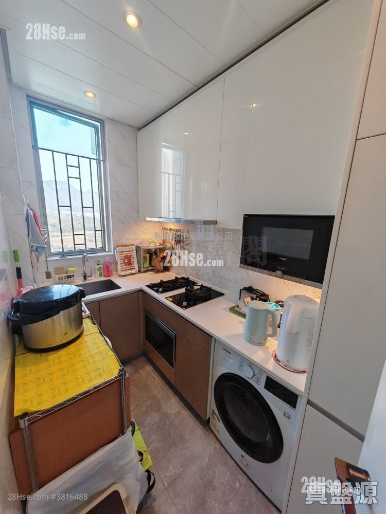 Savannah Sell 3 Bedrooms , 2 Bathrooms 697 ft²