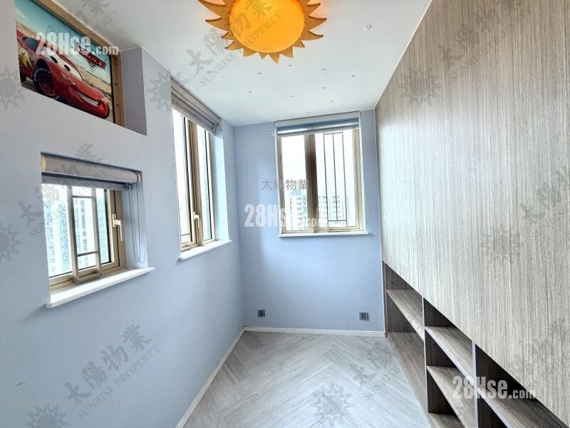 Harbour Place Sell 3 Bedrooms 590 ft²