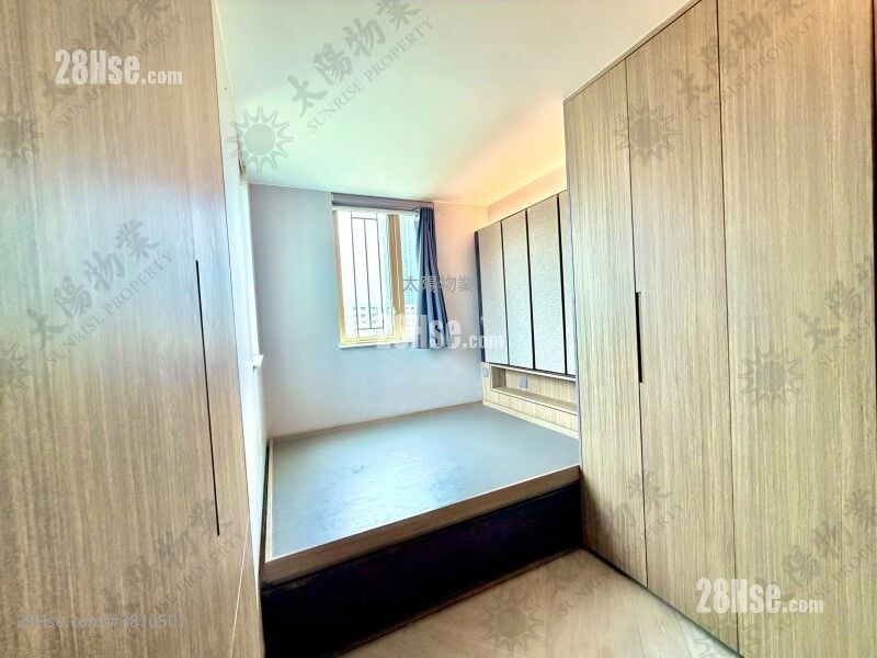 Harbour Place Sell 3 Bedrooms 590 ft²