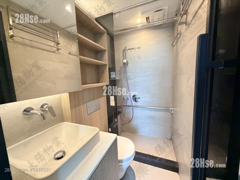 Harbour Place Sell 3 Bedrooms 590 ft²