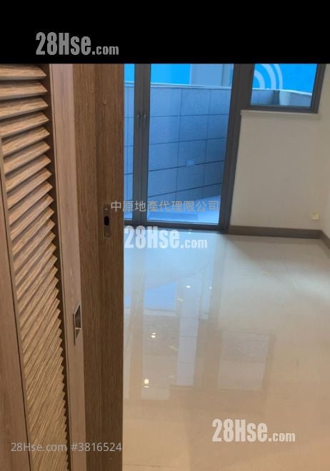 Aurora Sell Studio , 1 Bathroom 217 ft²