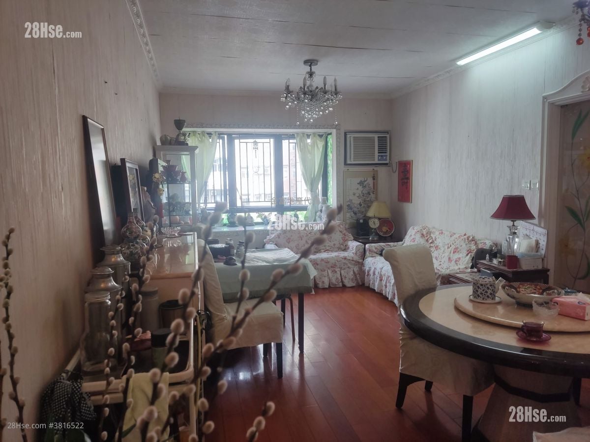 Roca Centre Sell 3 Bedrooms , 2 Bathrooms 747 ft²