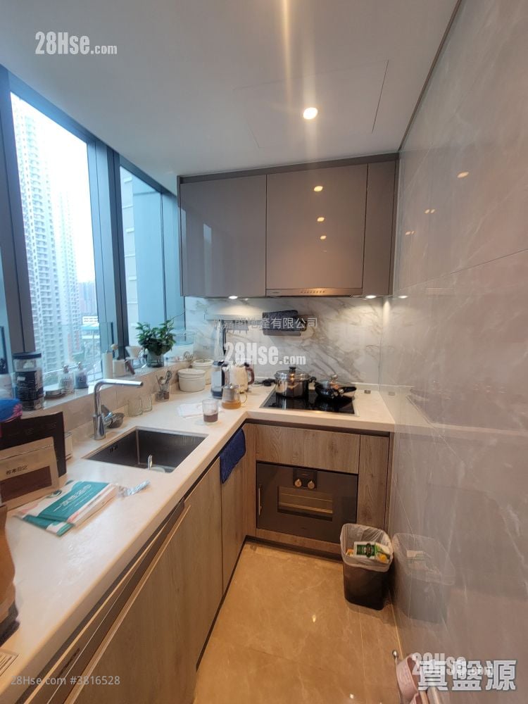 Grand Victoria Sell 2 Bedrooms 597 ft²