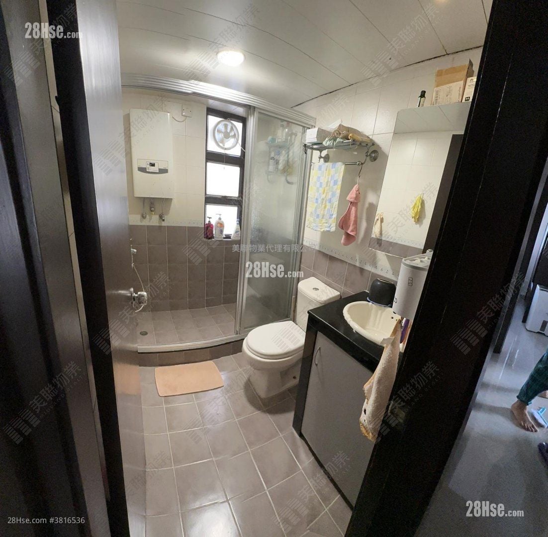 Town Square Sell 3 Bedrooms 608 ft²