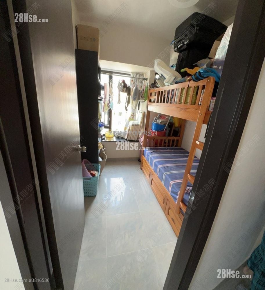 Town Square Sell 3 Bedrooms 608 ft²