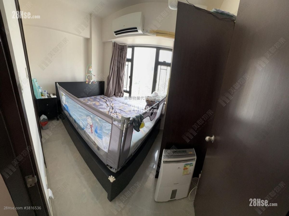 Town Square Sell 3 Bedrooms 608 ft²