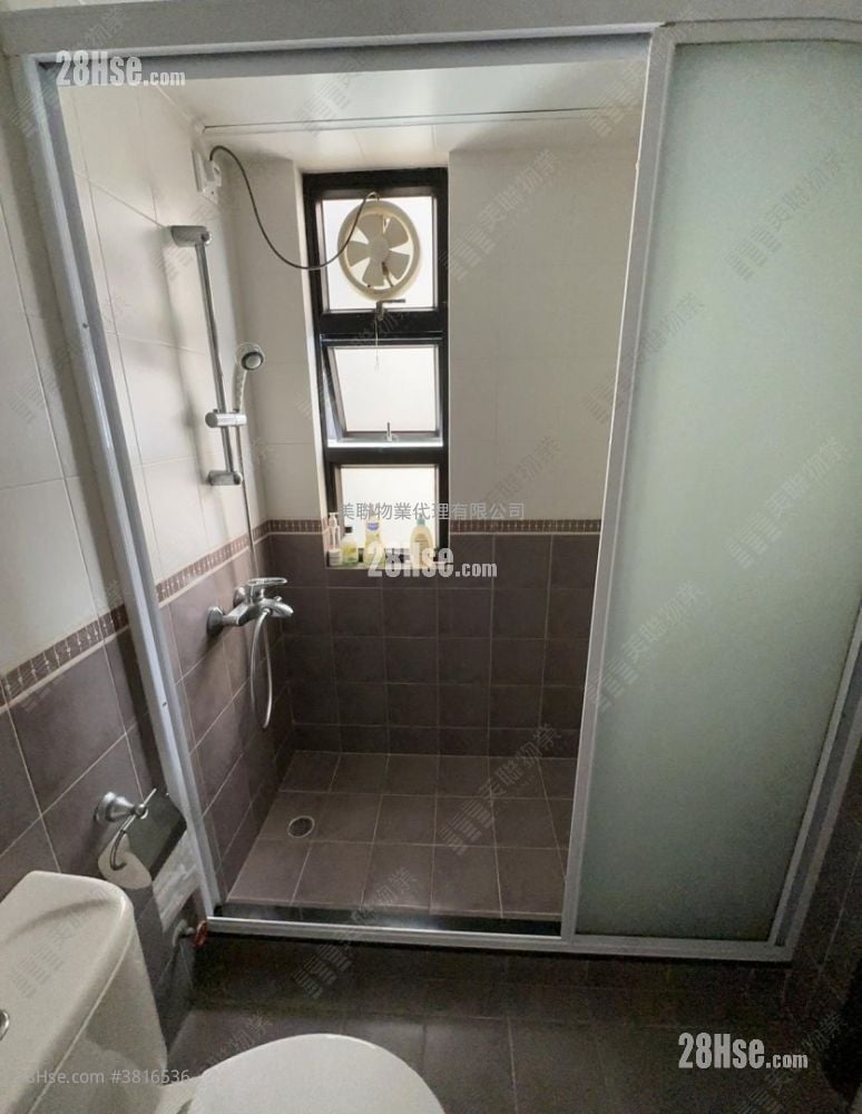 Town Square Sell 3 Bedrooms 608 ft²