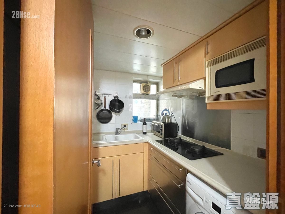 Park Central Sell 2 Bedrooms , 1 Bathroom 406 ft²