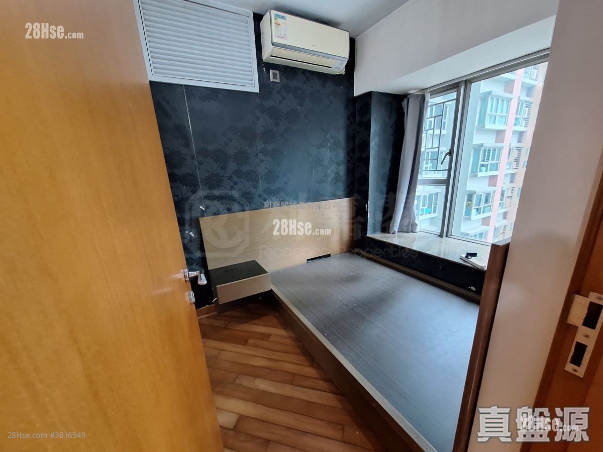 Park Central Sell 2 Bedrooms , 1 Bathroom 406 ft²