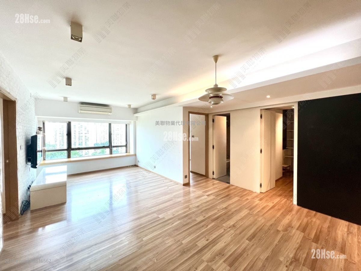 King's Park Villa Sell 3 Bedrooms , 3 Bathrooms 932 ft²