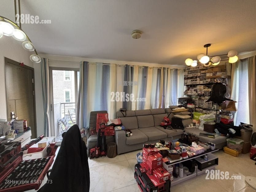 San Hing Tsuen(Tuen Mun) Sell 3 Bedrooms , 1 Bathroom 700 ft²