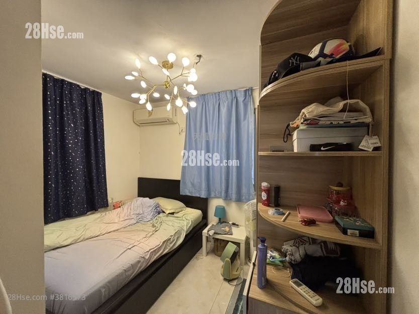 San Hing Tsuen(Tuen Mun) Sell 3 Bedrooms , 1 Bathroom 700 ft²