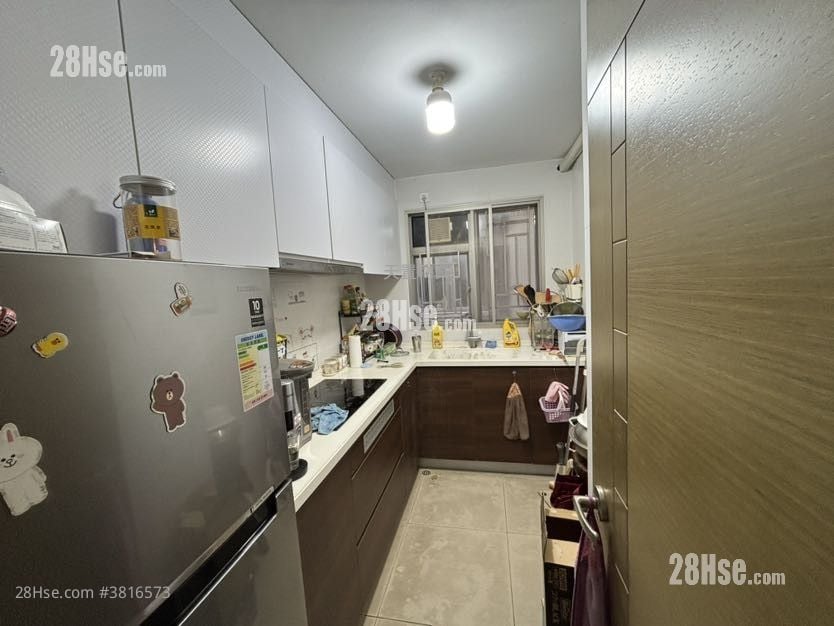 San Hing Tsuen(Tuen Mun) Sell 3 Bedrooms , 1 Bathroom 700 ft²