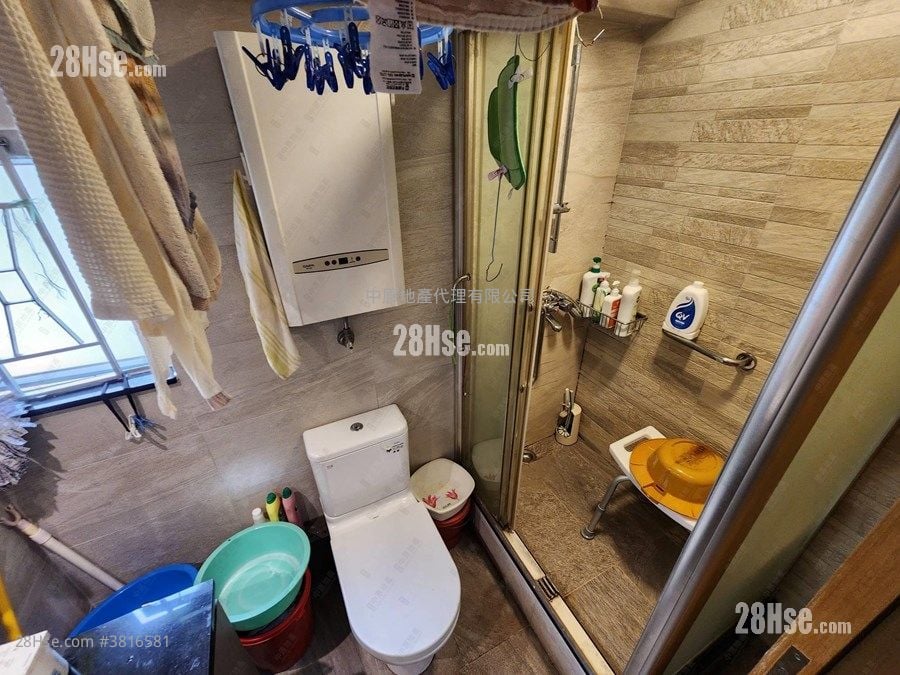 Cheerful Garden Sell 1 Bathroom 484 ft²